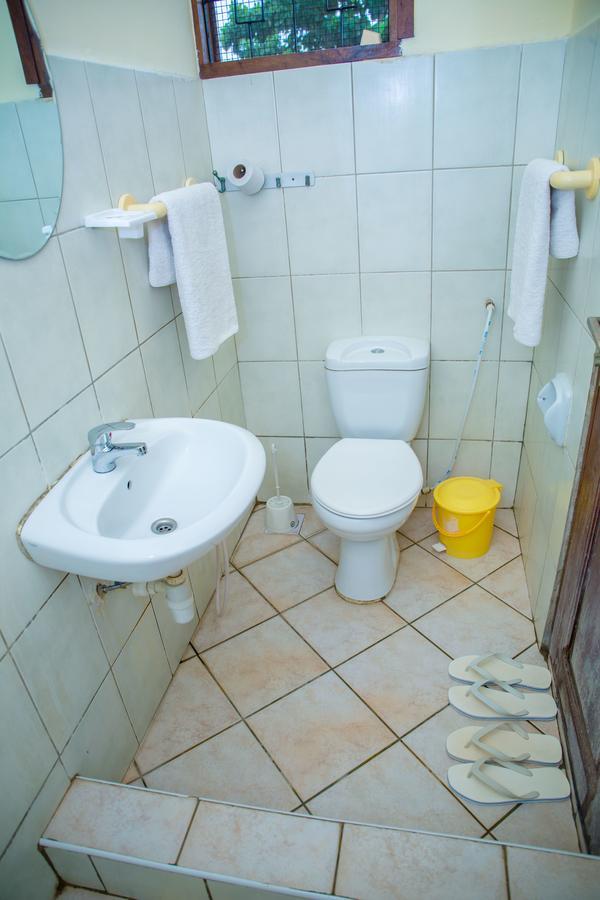Saadani Tourist Center - Hostel Dar es Salaam Esterno foto