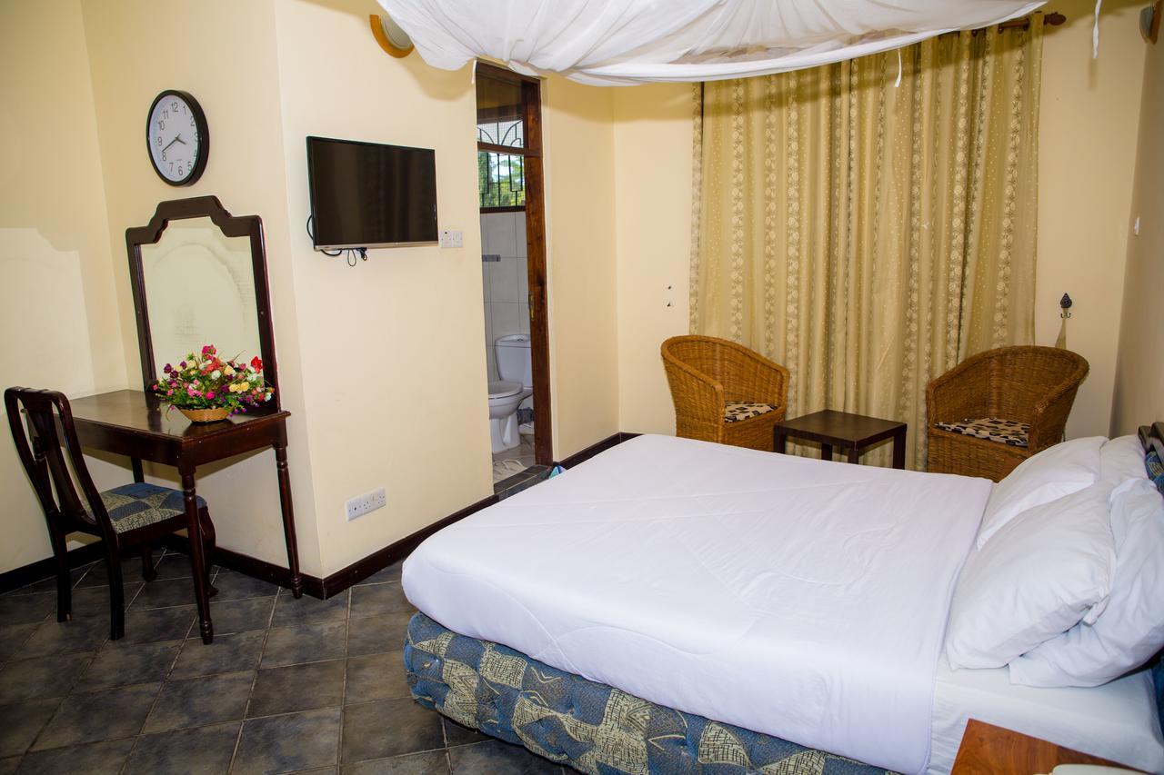 Saadani Tourist Center - Hostel Dar es Salaam Esterno foto